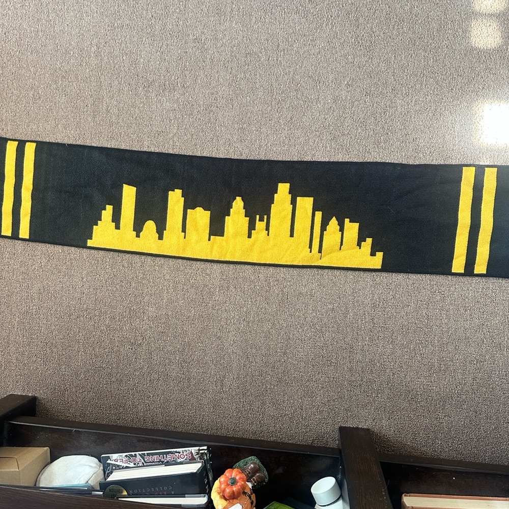 LAFC/Chevron promotional Black and Yellow Cityscape unisex Scarf - Picture 13 of 13